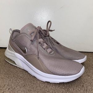 Nike Air Max Motion 2